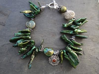 Image of Emerald Green Biwa Pearl Bracelet